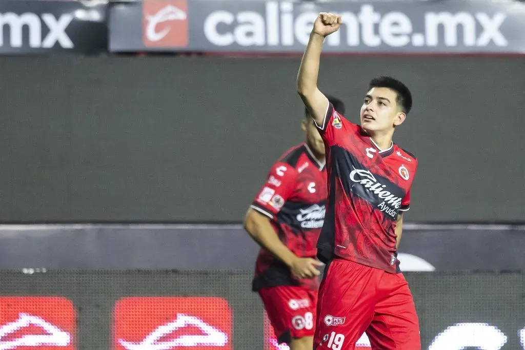 Gilberto Mora celebrando un gol en Xolos de Tijuana (Getty Images).