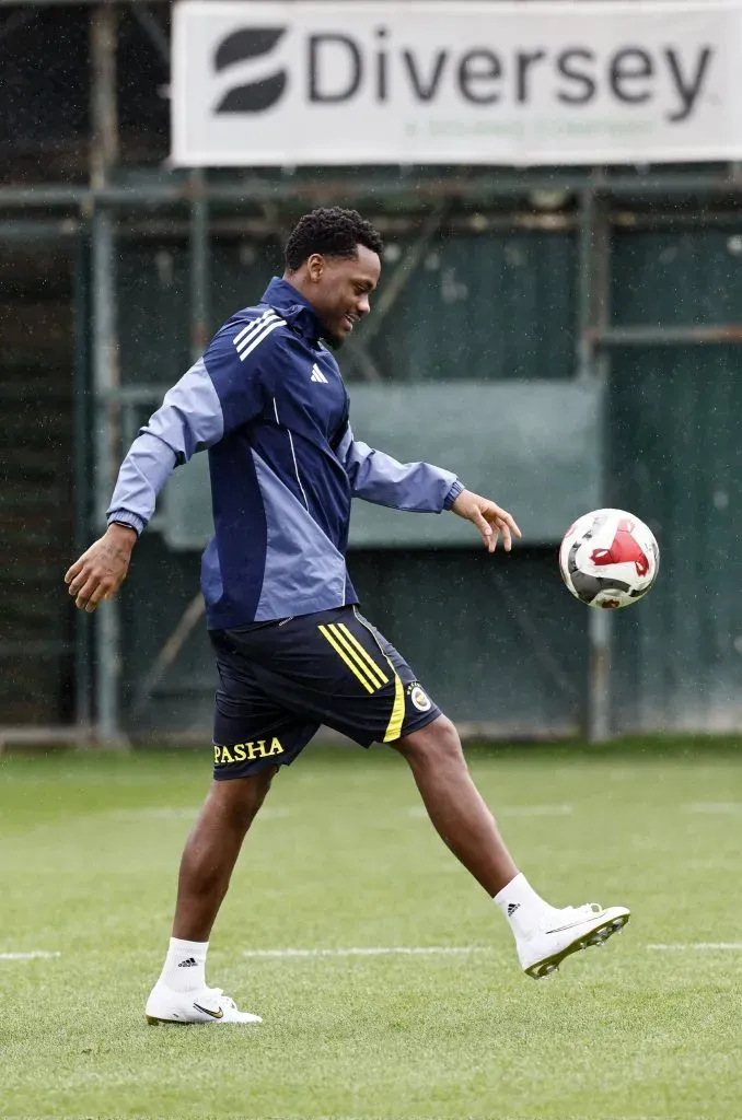 El colombiano no tiene fecha cierta de regreso en Fenerbahce.