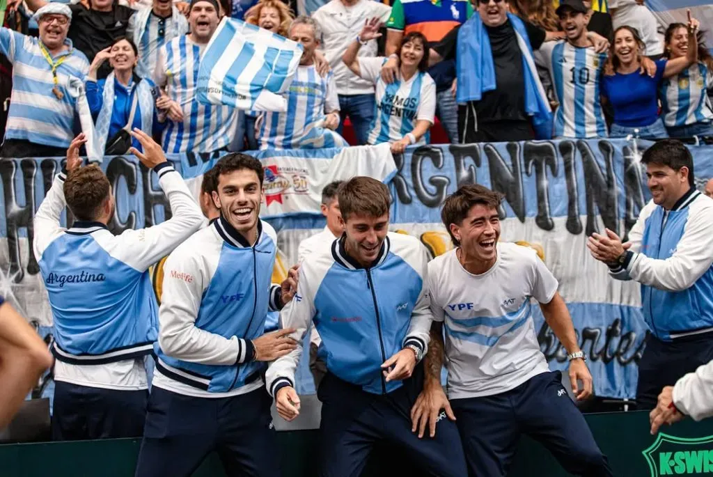 El equipo nacional tras clasificar al Final 8. Foto AAT.