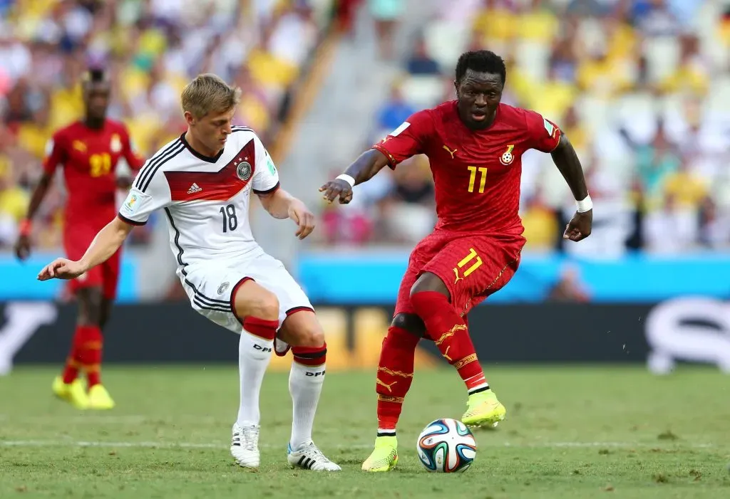 Sulley Muntari junto a Toni Kroos, durante Ghana vs. Alemania en el Mundial 2014. (Getty Images)