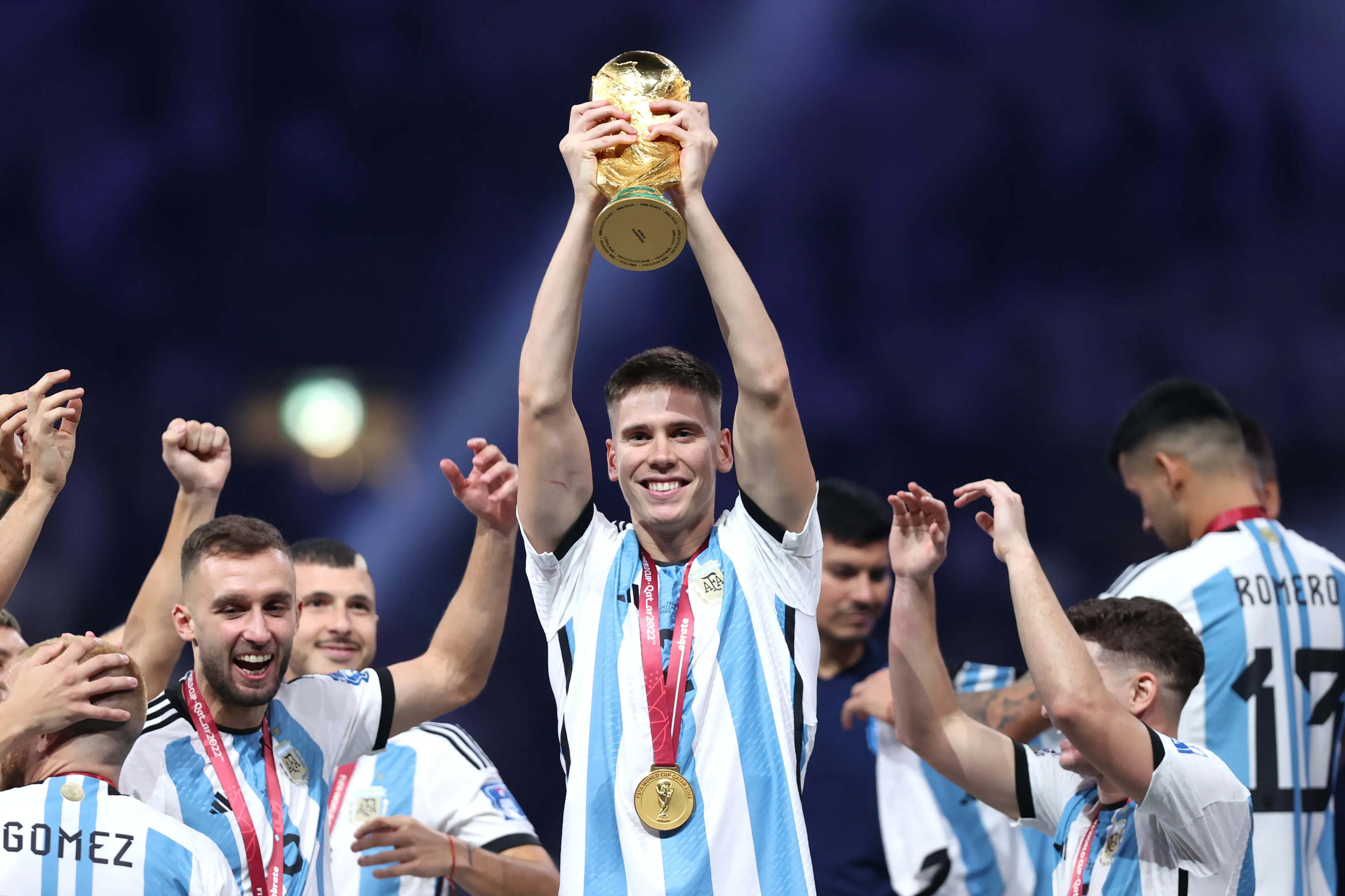 Juan Foyth, durante los festejos de la Copa del Mundo de Qatar 2022. (Getty Images)