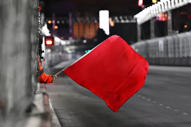 La bandera roja fue protagonista en Las Vegas. (Getty)