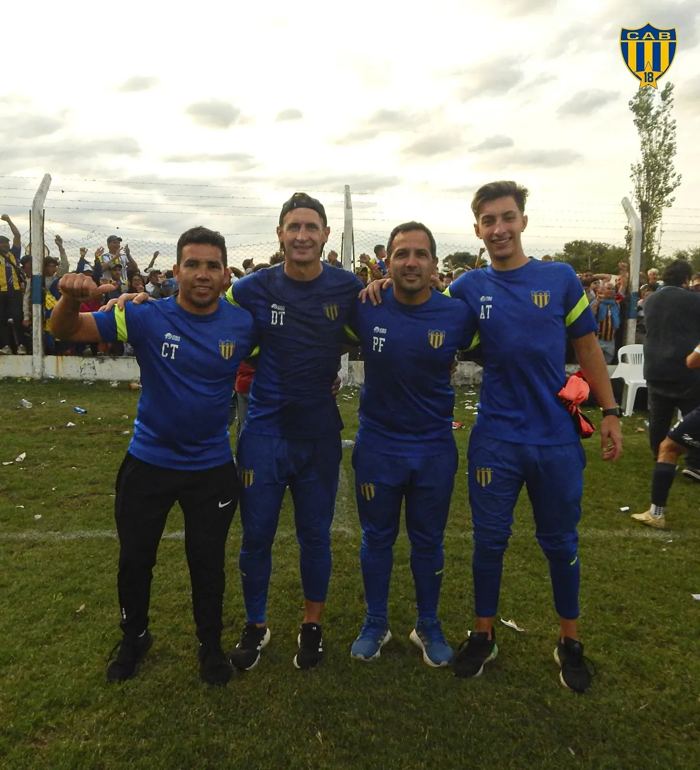 Bastia y su cuerpo técnico en Belgrano de Serodino. Foto SoydeBelgra