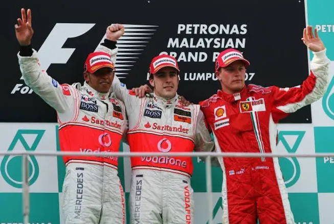 Räikkönen, Hamilton y Alonso pelearon el campeonato hasta la última fecha.