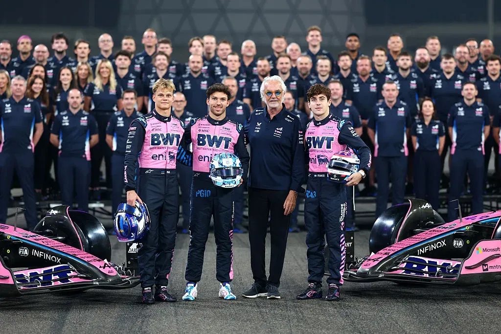 Franco Colapinto, Pierre Gasly, Flavio Briatore y Paul Aron, miembros principales de Alpine. (Getty Images)