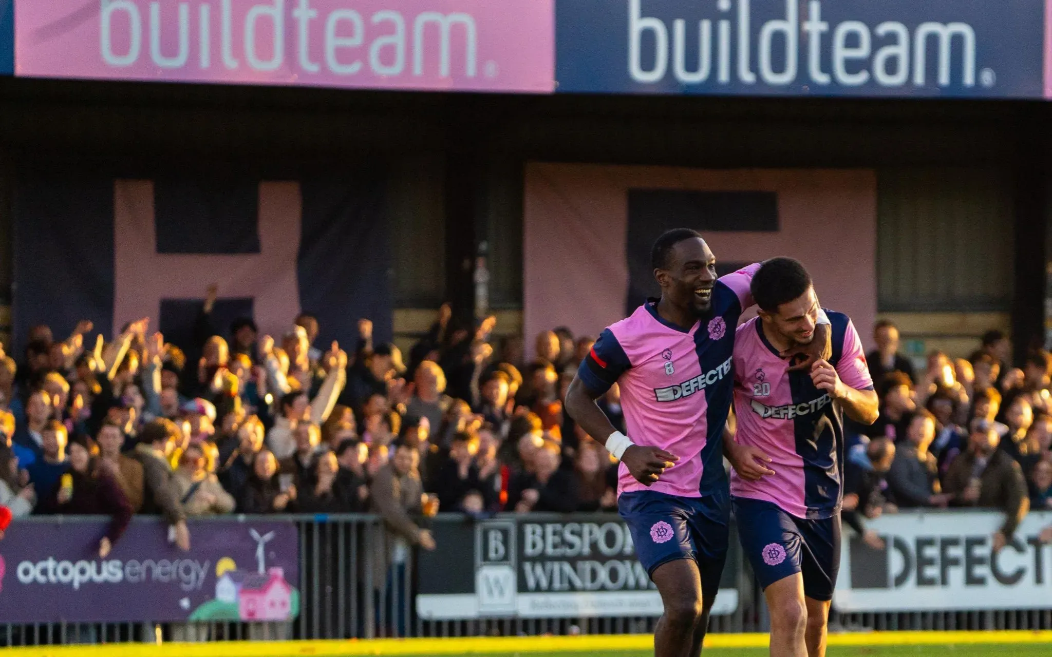 Dulwich Hamlet FC avanza en su sueño de remodelar su estadio (@DulwichHamletFC).
