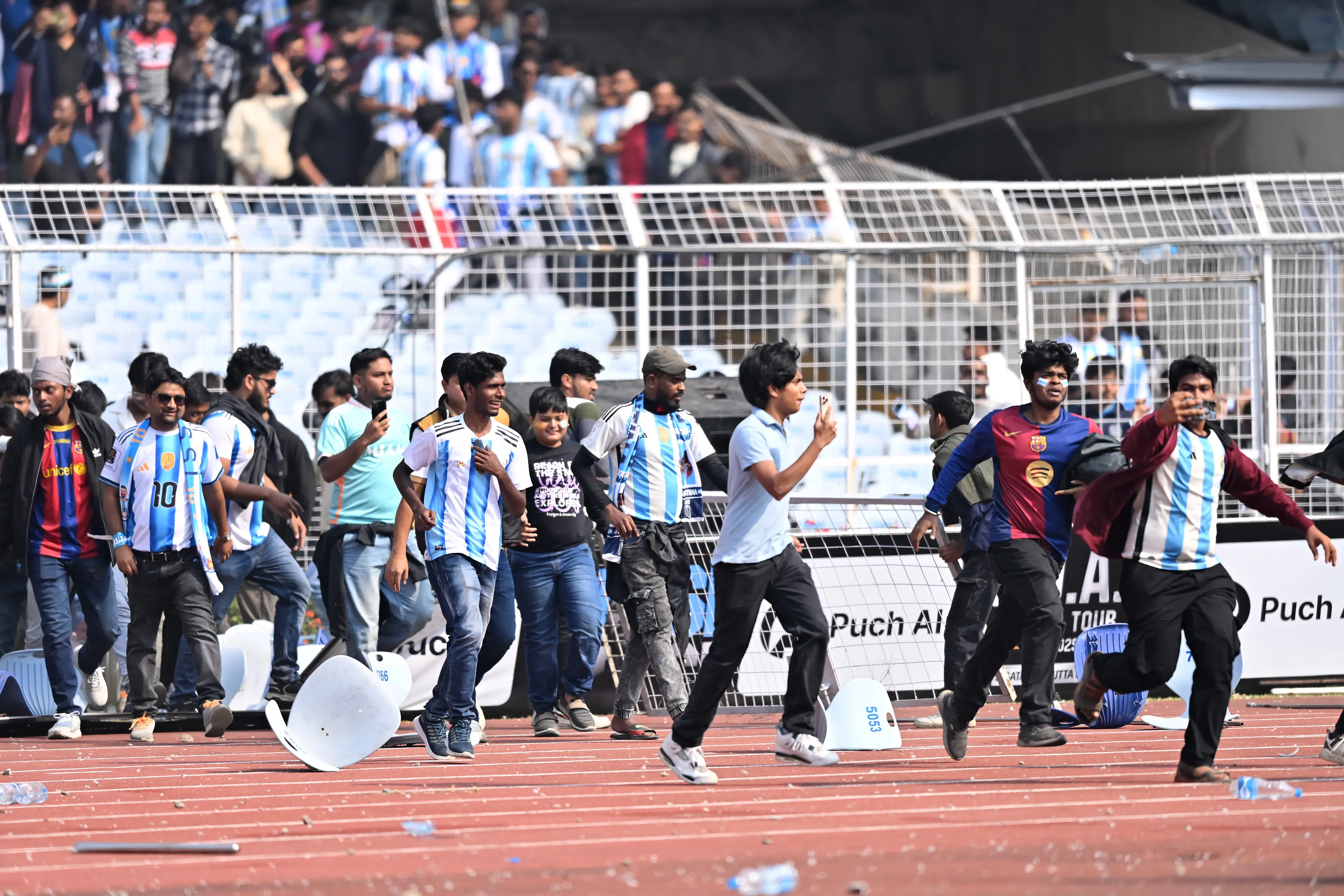 Invasión de fanáticos al estadio de Calcuta. (Getty).