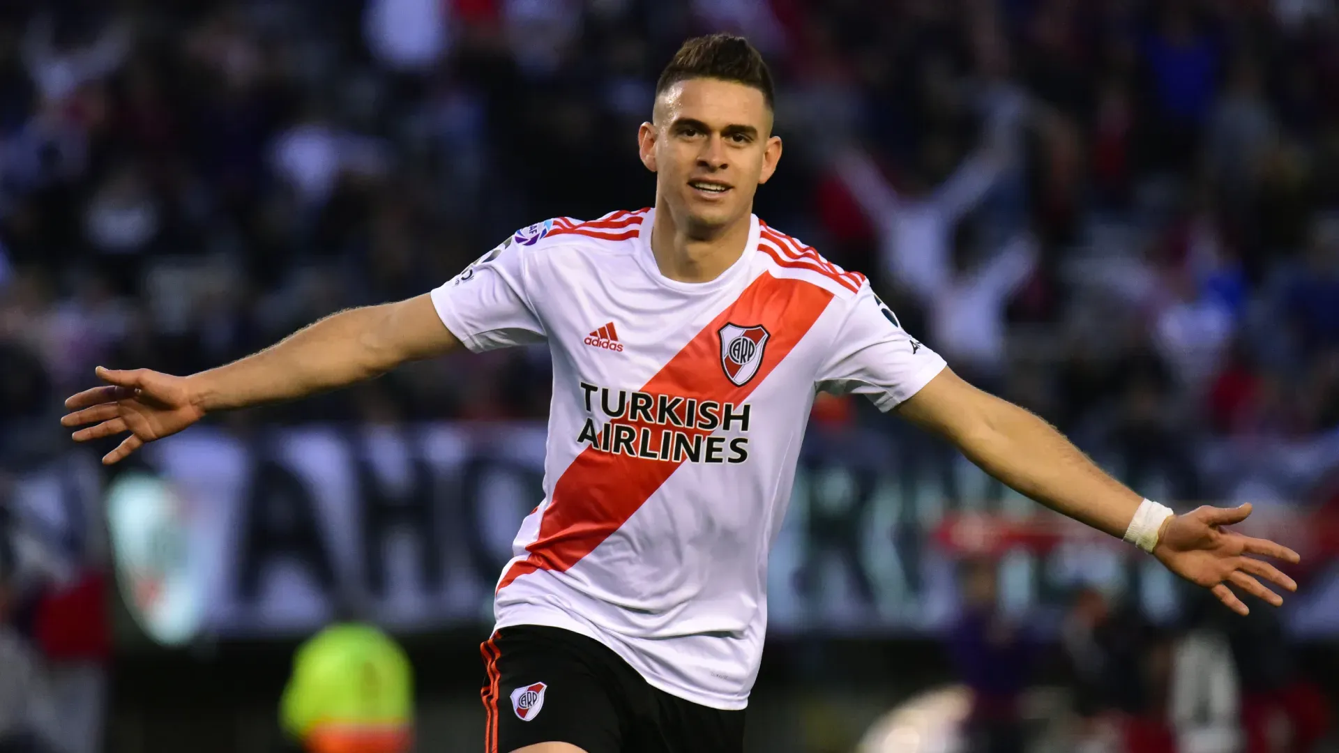 Rafael Santos Borré, delantero colombiano durante su estadía en River. (Foto: Getty)
