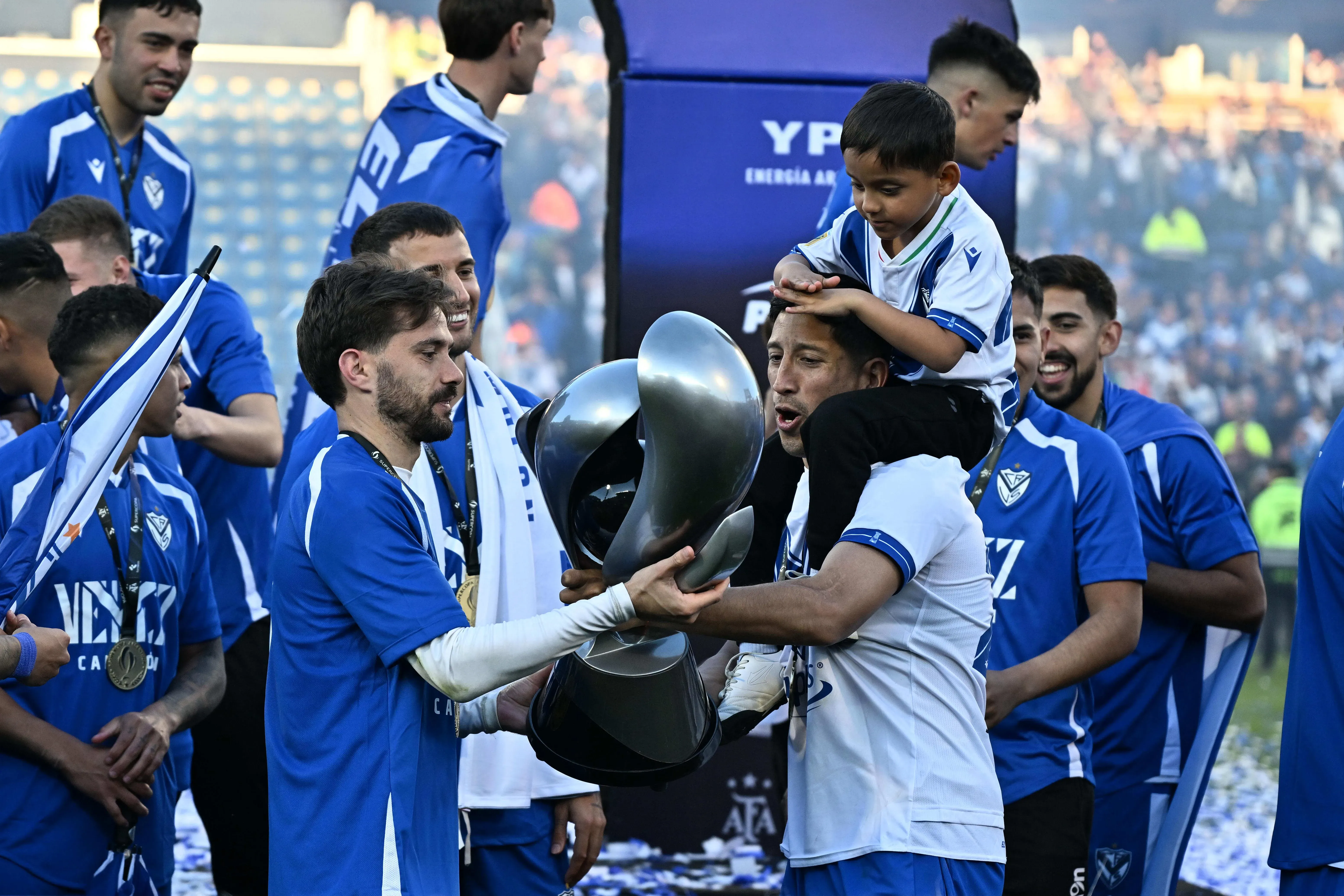 Aliendro celebra la Supercopa Argentina con Vélez. (Foto: Getty).