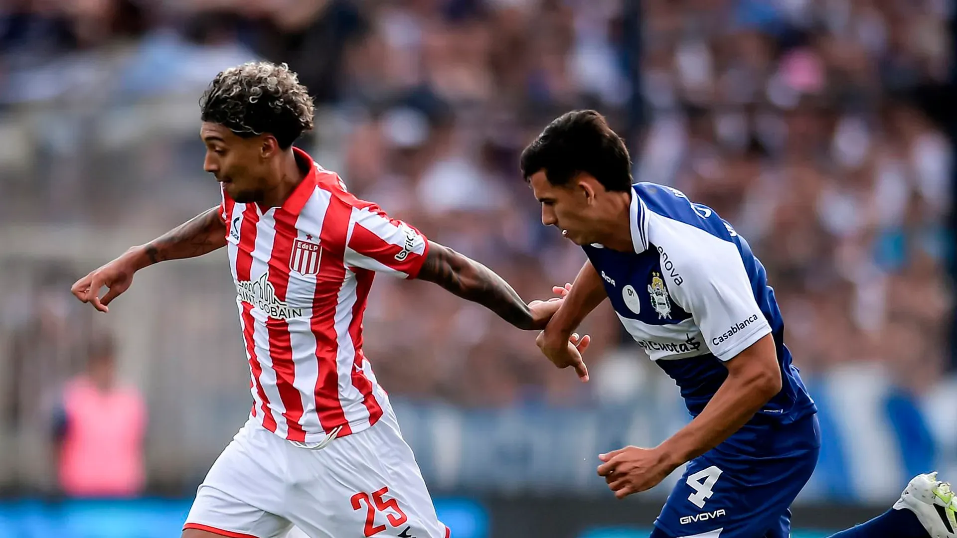 Renzo Giampaoli enfrentando a Estudiantes con Gimnasia. (Getty Images)