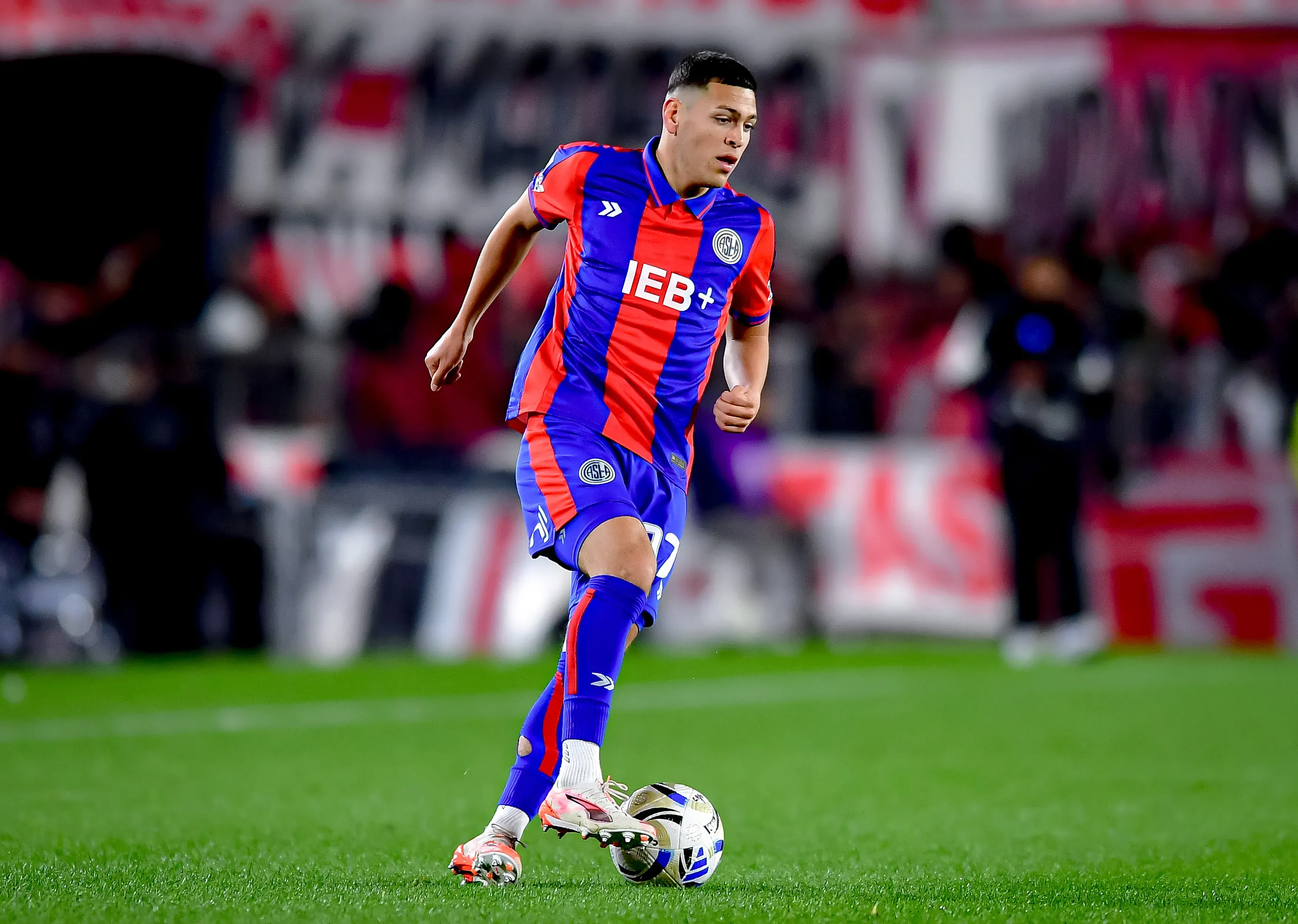 Elías Báez durante el último duelo entre San Lorenzo y River. (Getty Images)