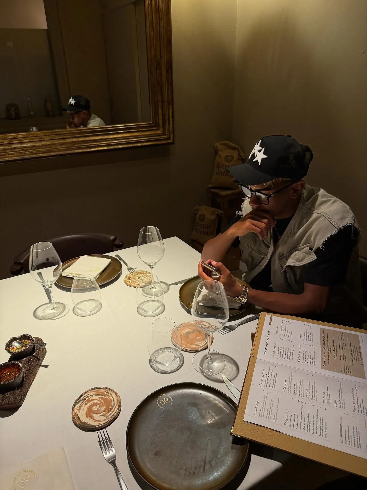 Lamine Yamal compartió la foto cenando en 9 Reinas. Foto Lamine Yamal.