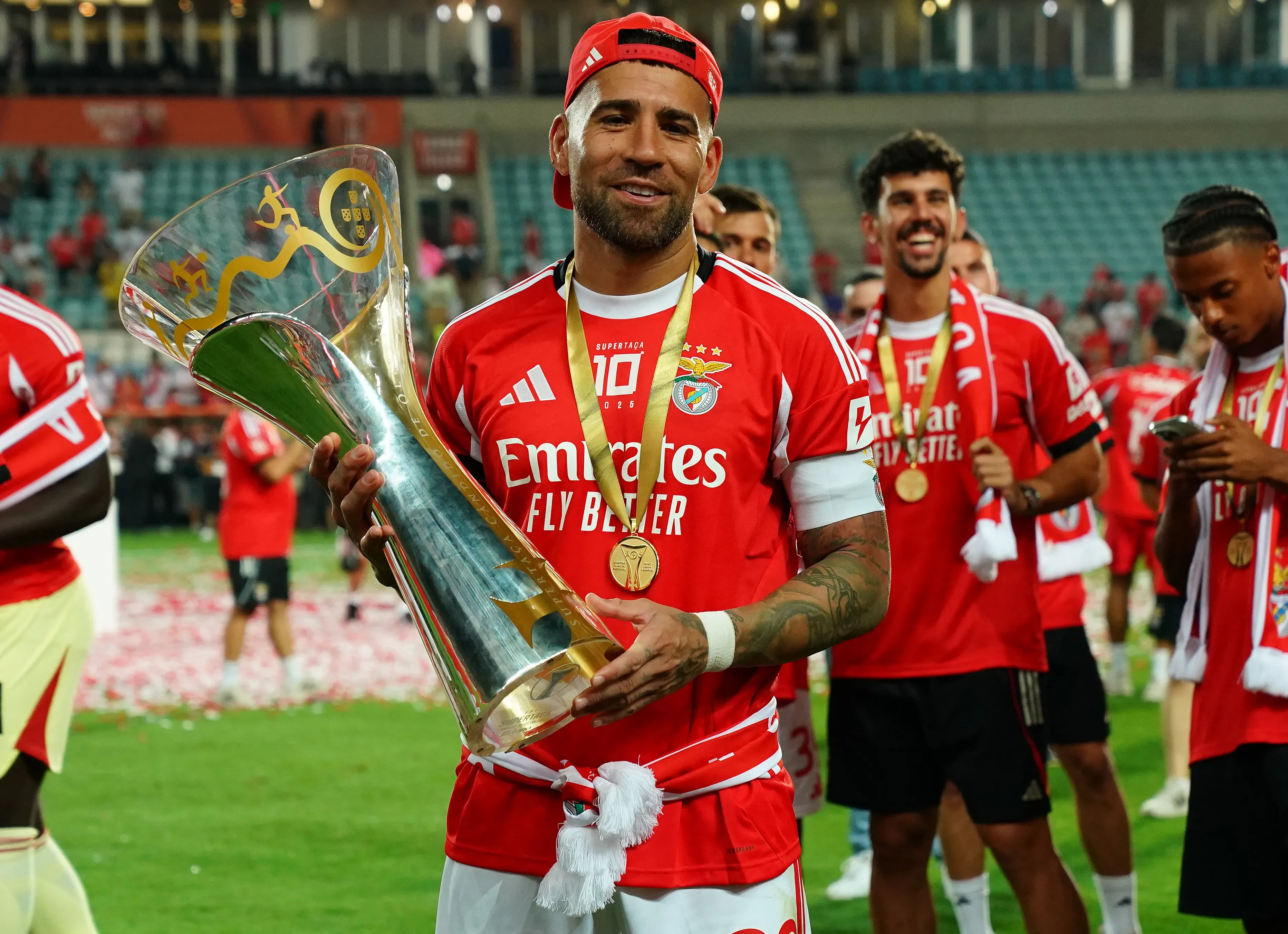 Nicolás Otamendi en la conquista de la Supercopa de Portugal. (Foto: Getty)