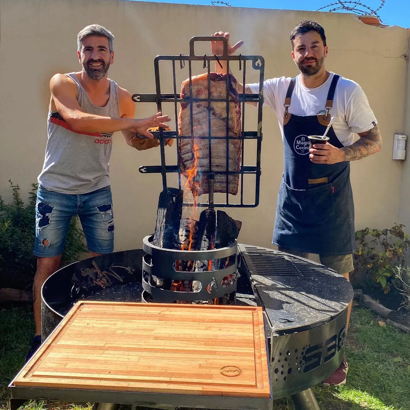 Con su hermano Pablo @elmagococina, que tiene más de dos millones de seguidores. Foto Pipa Villar.