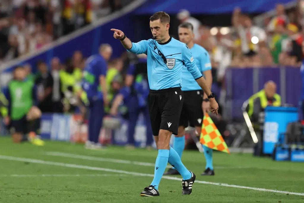 Los árbitros tendrían un rol aún más importante con esta nueva regla. (Getty)