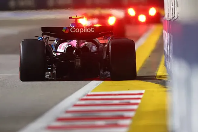 Los logos de varios proyectos de Microsoft han aparecido en los autos de Alpine, incluso esta temporada.