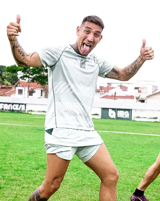 Centurión quiere volver al fútbol argentino tras su paso por Oriente Petrolero.