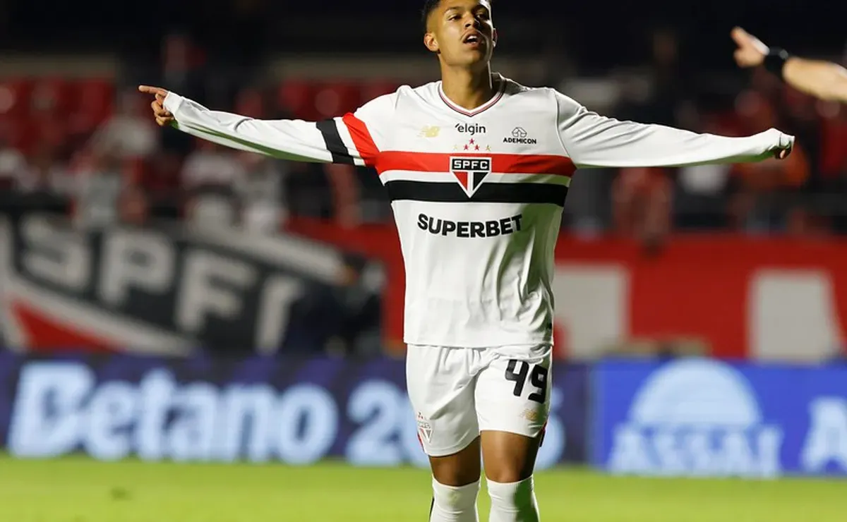 NOVIDADE NO TIME? Crespo testa Ryan Francisco e André Silva no ataque ...