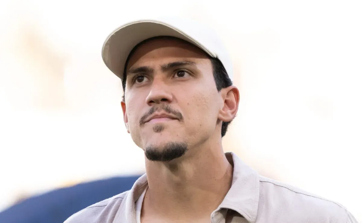 Luís Fabiano critica Filipe Luís por falas contra Pedro