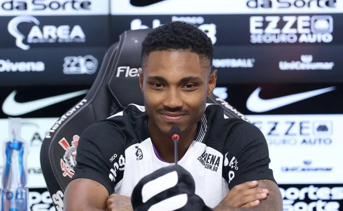 Apresentado no Corinthians, Vitinho admite não ter data para estreia