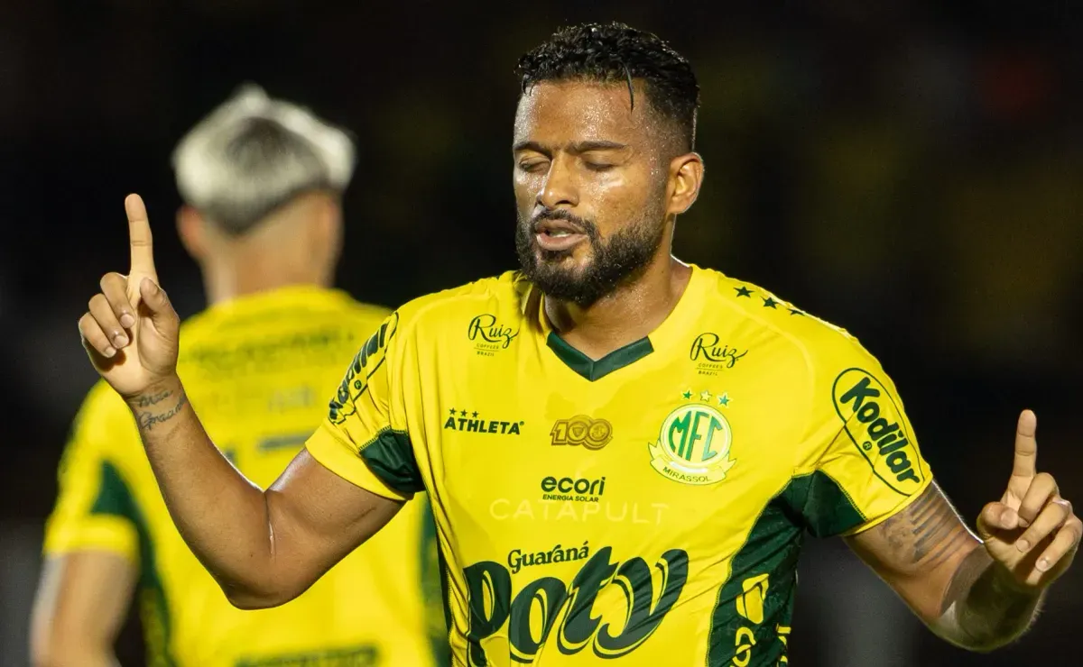 Reinaldo Rianto Reinaldo chega a marca histórica de 400 jogos pelo Brasileirão