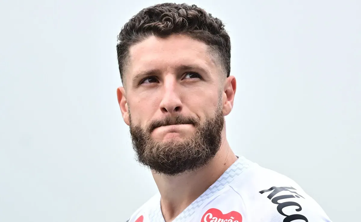 Ze Raphael Zé Rafael se destaca durante o 1º tempo de Santos x Fortaleza