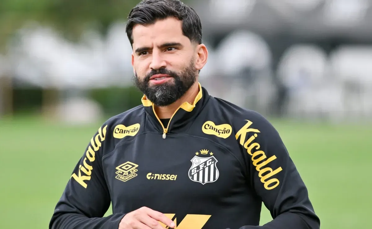 Mr Rincon Rincón segue no banco e luta por espaço no Santos