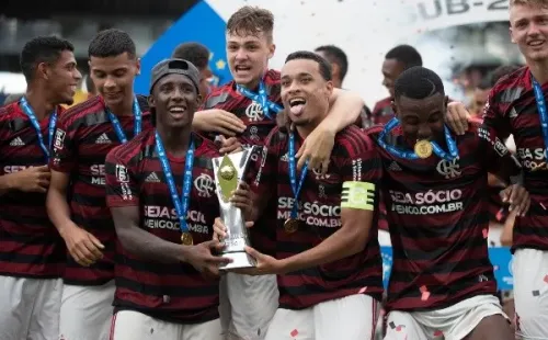 Equipe do sub-20 comemorando o título do Campeonato Brasileiro