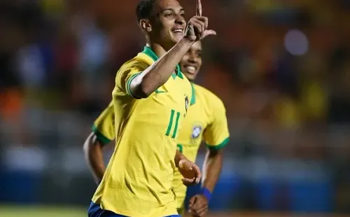 Antony, atualmente no São Paulo, ainda pode ser negociado nessa janela