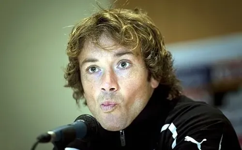 Lugado é ex-zagueiro do São Paulo e da seleção do Uruguai, sendo ídolo da torcida nos dois lugares