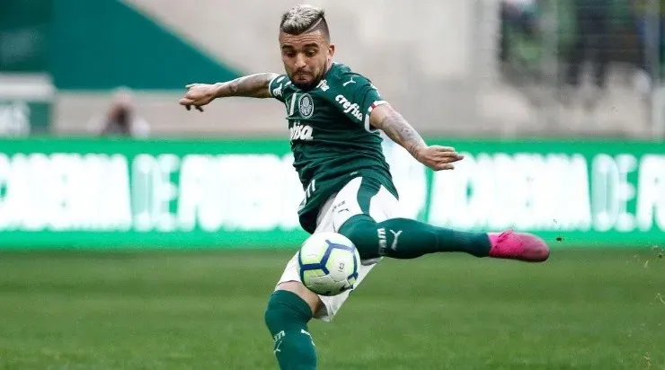 Victor Luís é um dos 5 jogadores que o presidente do Galo pediu ao Palmeiras