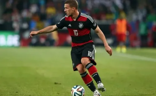 Mesmo aos 34 anos, Podolski está despertando o interesse de cinco clubes