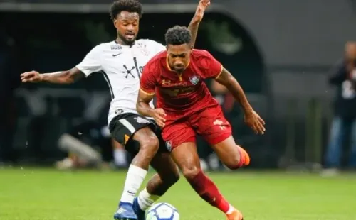 Volante do Corinthians chega ao Coritiba por empréstimo de um ano