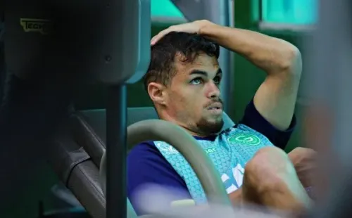 O Goiás oficializou a venda de Michael ao Flamengo