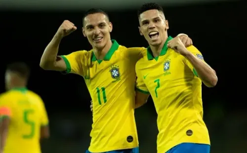 Na primeira partida Paulinho marcou o gol da vitória