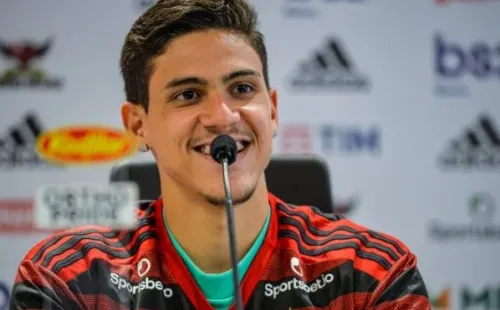 Pedro vai vestir o Manto Sagrado número 21 Foto: Marcelo Cortes