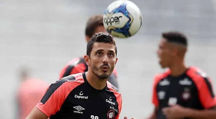 Marquinhos já teve passagem por vários clubes brasileiros, inclusive o Athletico Parananese