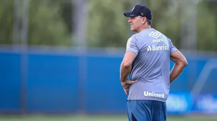 Renato: problemas no time titular (Foto: Lucas Uebel/Divulgação/Grêmio)