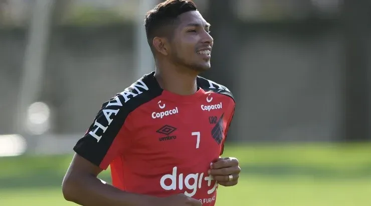 Rony: atacante já esteve na mira do rival Corinthians (Foto: Miguel Locatelli/Site Oficial do Athletico-PR/Divulgação)
