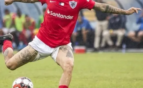 Patrick Vieira chega para disputar uma vaga na lateral direita com Lucas Ramon