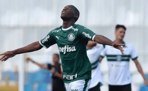 Patrick de Paula atuando pela base do Palmeiras