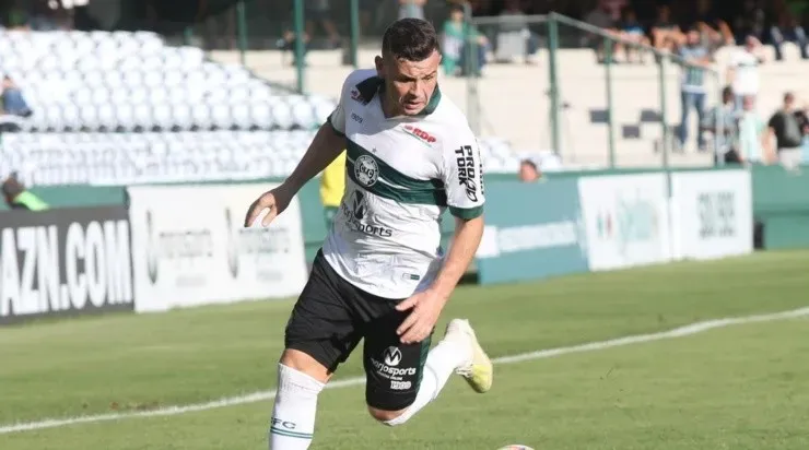 Ruy foi vetado para a partida deste domingo