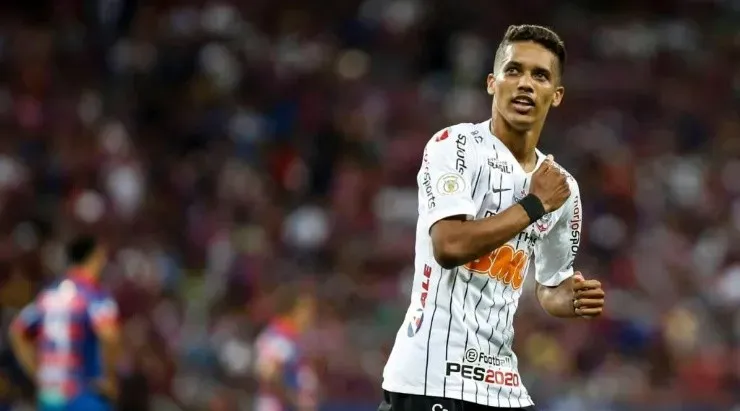 Pedrinho: perto do Benfica (Foto: Rodrigo Gazzanel/Ag.Corinthians/Divulgação)