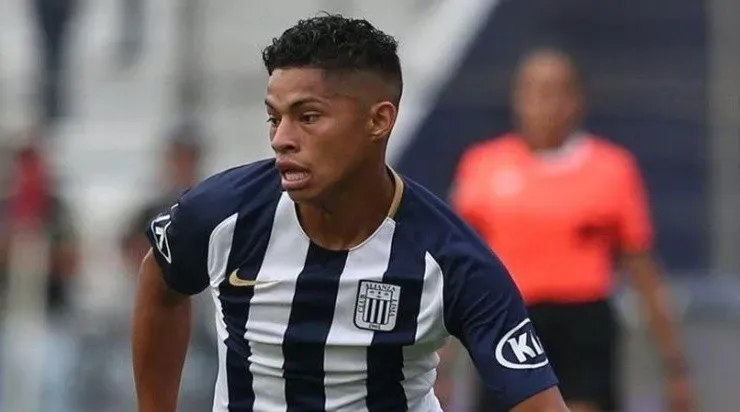 kevin Quevedo em ação pelo Allianza Lima