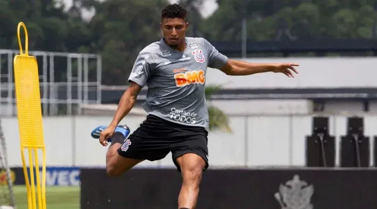 Éderson está se destacando nos treinos do Corinthians