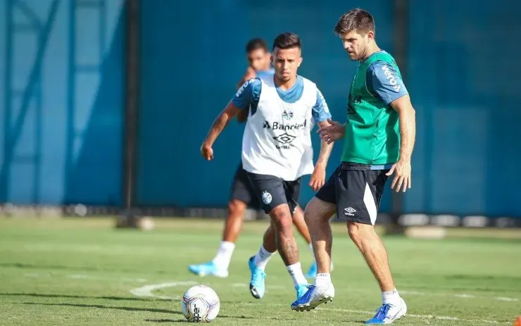 Kannemann: de volta aos treinos com bola (Foto: Lucas Uebel/Grêmio/Divulgação)