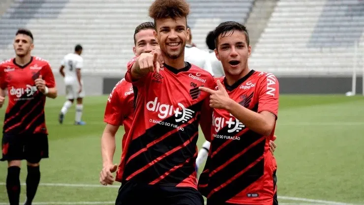 Jajá: na mira de Dorival Júnior (Foto: Cahuê Miranda/Site Oficial do Athletico/Divulgação)