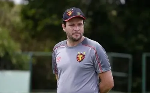 Daniel Paulista começou a esboçaro time que enfrenta o Ceará. (Foto: Anderson Stevens/Sport)