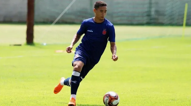 Pikachu deve ser titular no clássico. Foto: Carlos Gregório Jr/ Vasco.