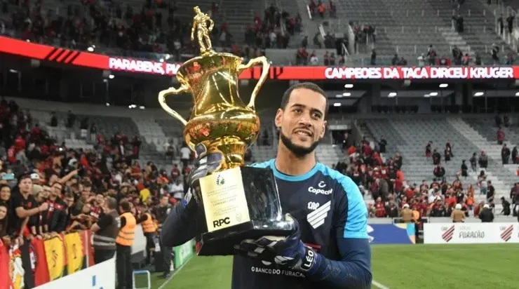 Goleiro Léo tem vínculo expirando em julho e provavelmente não deve ficar no Athletico. Foto: Miguel Locatelli/Athletico